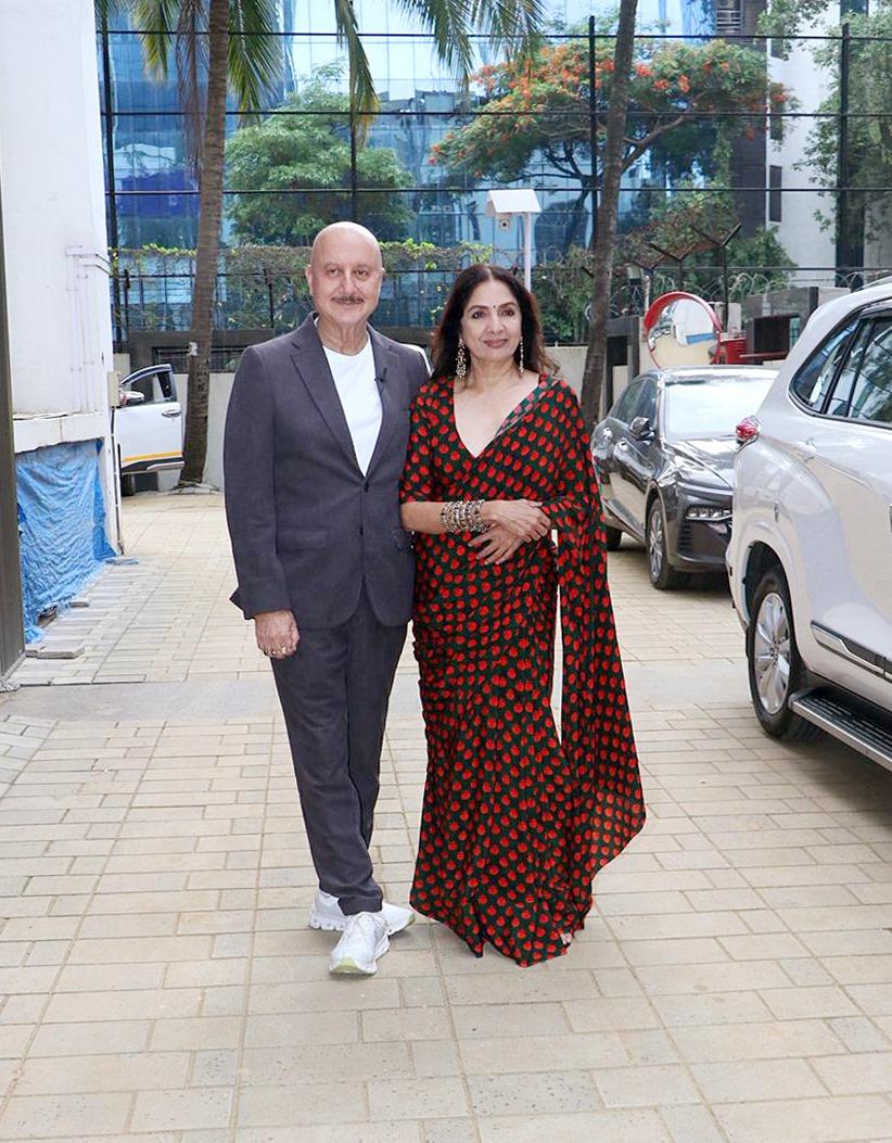 Anupam Kher and Neena Gupta were also seen attending a promotional event of their upcoming film Metro...In Dino in the city.